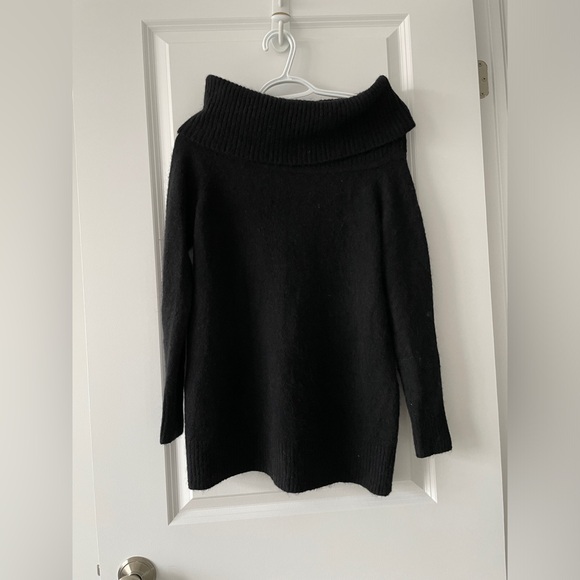 Aritzia Wilfred Faretta off the shoulder sweater - Picture 2 of 4